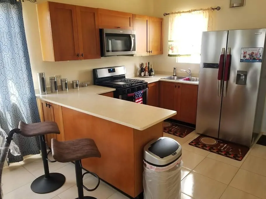 Nyaraló Gated Cozy Urban Luxe Retreat Villa Portmore Jamaica