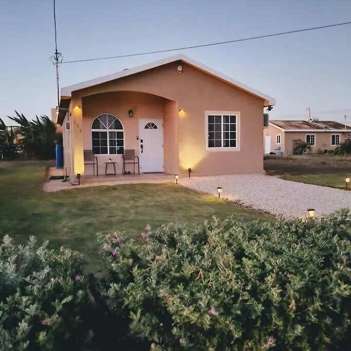 Nyaraló Gated Cozy Urban Luxe Retreat Villa Portmore