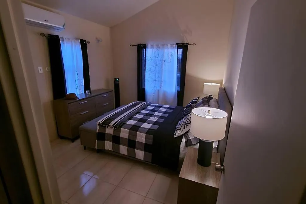 Gated Cozy Urban Luxe Retreat Villa Portmore 0*,  Jamaica